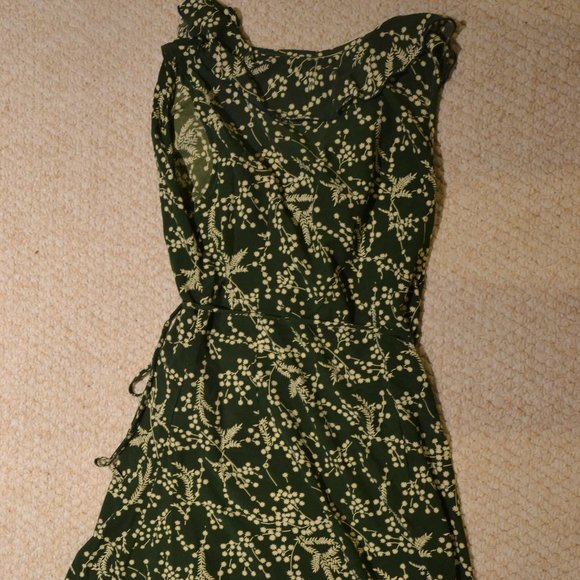 Green floral wrap around dress NWOT - Picture 4 of 6